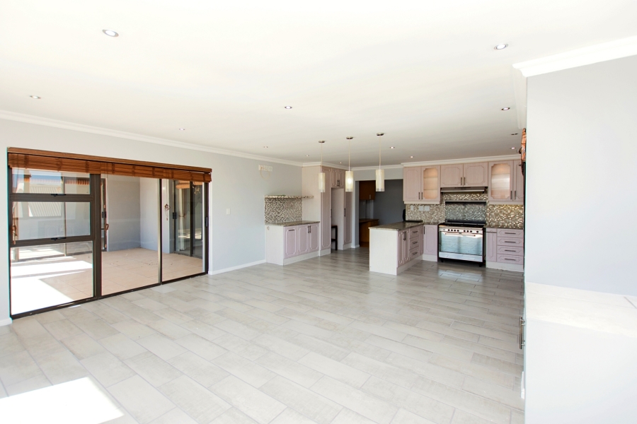 7 Bedroom Property for Sale in Myburgh Park Western Cape